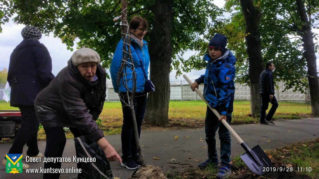Депутаты организовали и приняли участие в субботнике в Рублёво 2