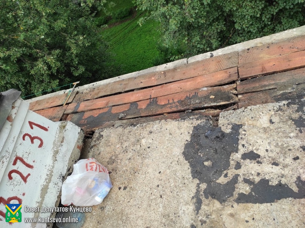 Провели проверку работ по капитальному ремонту на Новорублевской 13 9 Провели проверку работ по капитальному ремонту на Новорублевской 13 9