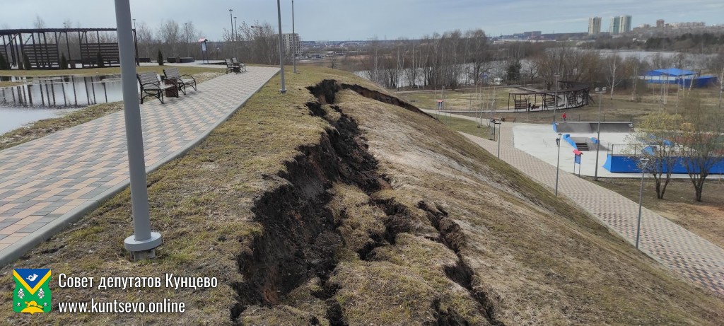 Благоустройство территории у храма «Неувядаемый Цвет» в Рублево не пережило первую же зиму. Благоустройство территории у храма «Неувядаемый Цвет» в Рублево не пережило первую же зиму.