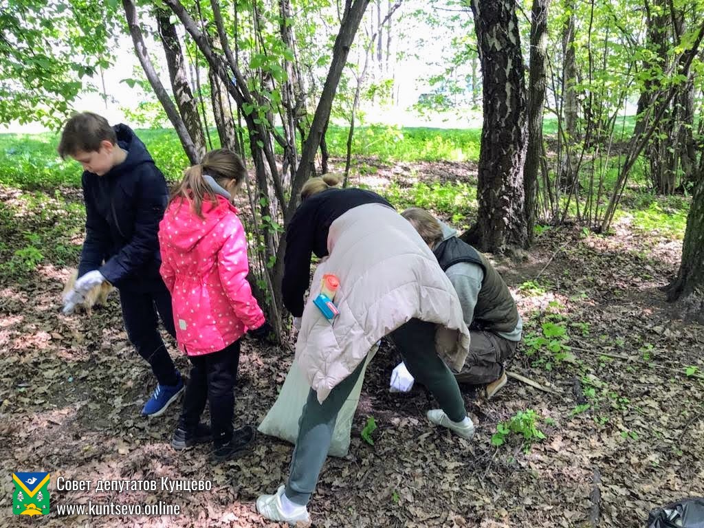 Сегодня прошел воскресник по уборке лесного массива в 7 квартале. 6