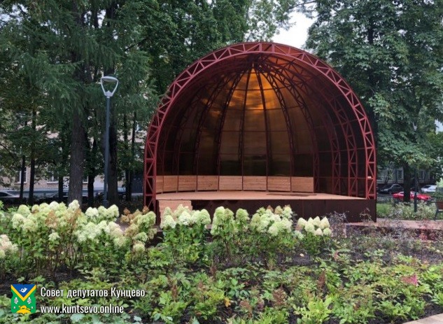 Работы по благоустройству сквера на Молодогвардейской улице закончены