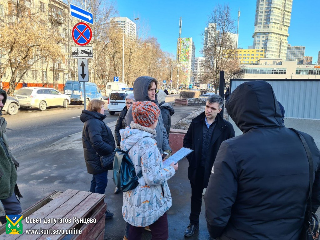 Общественная инспекция выявила нарушения на площади у Бреста 4 Общественная инспекция выявила нарушения на площади у Бреста 4