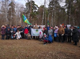 13 апреля депутаты приняли участие в субботнике.