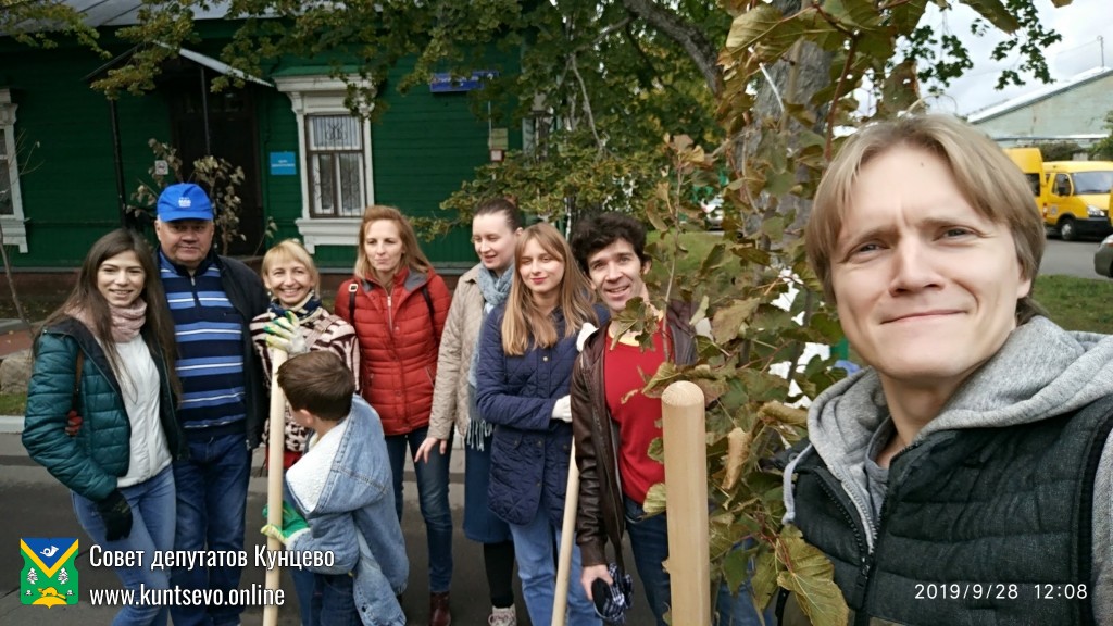 Депутаты организовали и приняли участие в субботнике в Рублёво 5