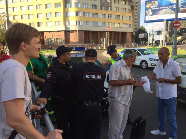 Совет депутатов провел рейд по борьбе с нарушителями правил парковки в районе м. Молодежная.