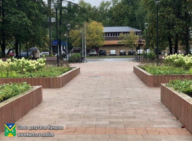 Работы по благоустройству сквера на Молодогвардейской улице закончены 1