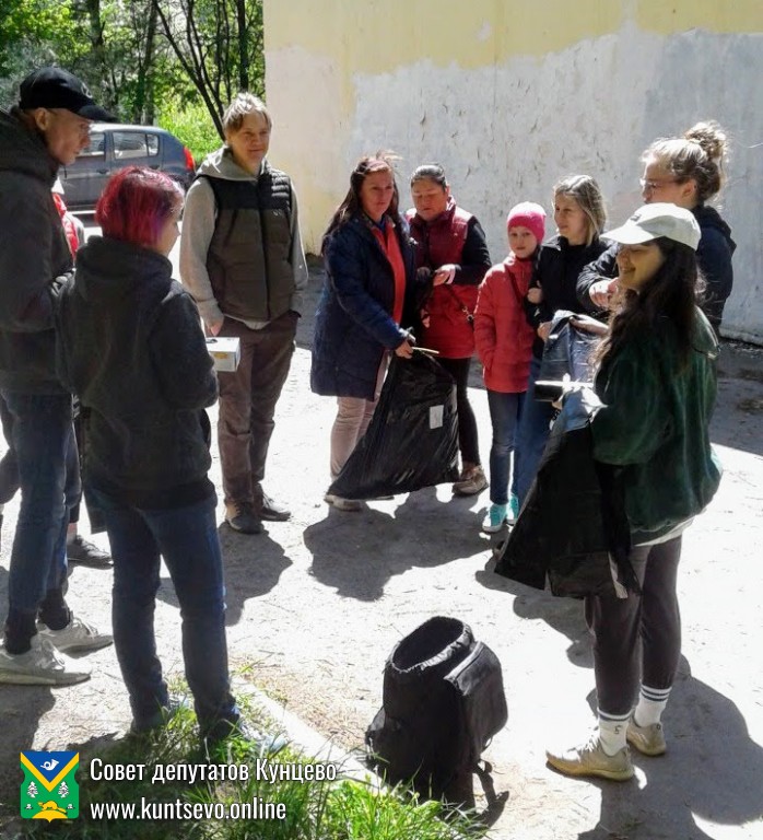 Сегодня прошел воскресник по уборке лесного массива в 7 квартале.